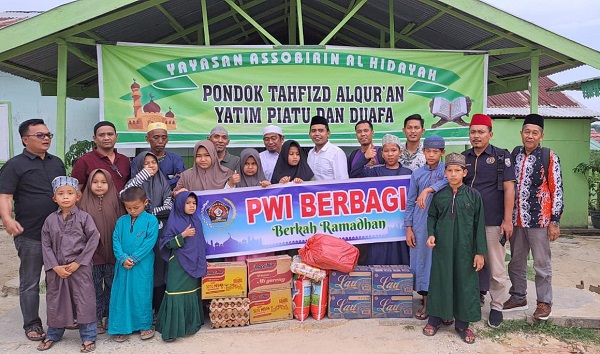 PWI Pelalawan Berbagi, Santuni Janda Wartawan dan Anak Yatim